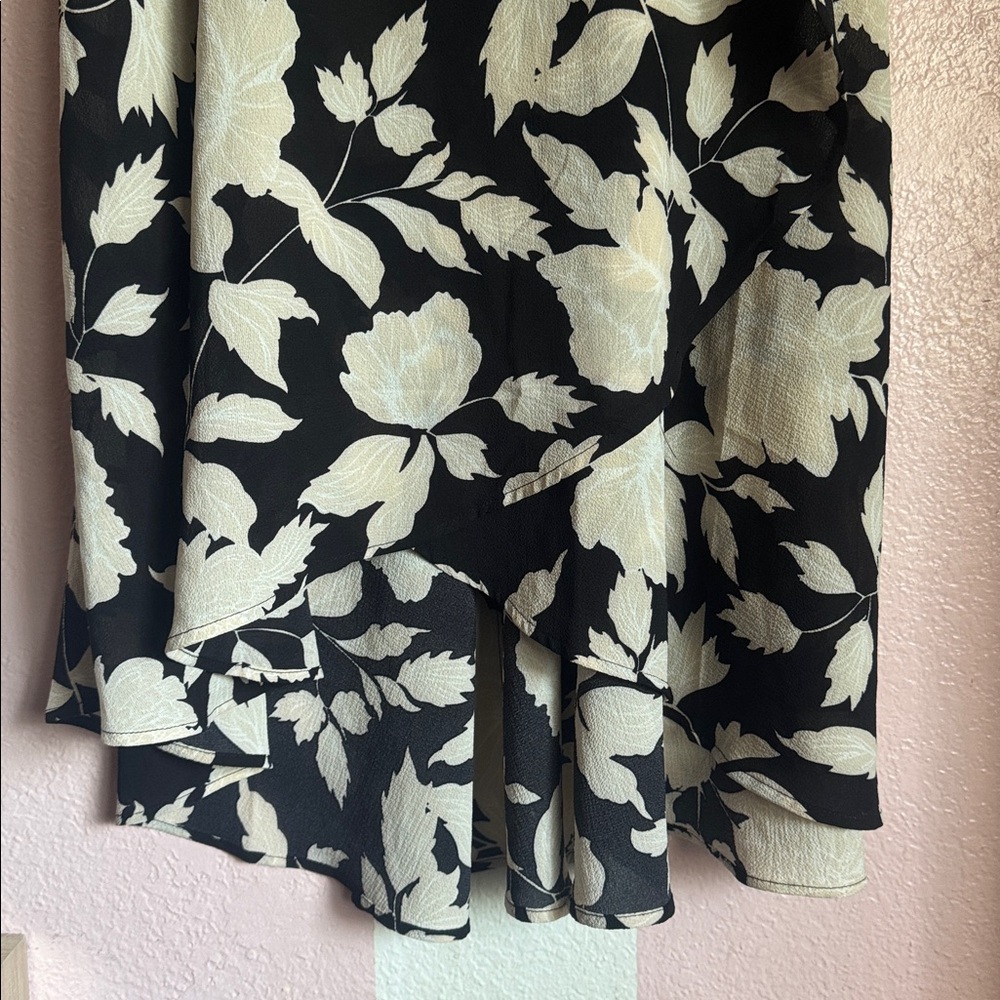Jaclyn Smith Black & Cream Floral High-Low Wrap Skirt - Picture 3 of 4